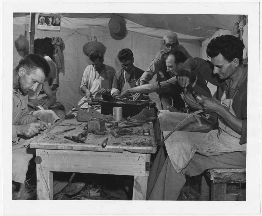 Фотографии европейских беженцев, спасавшихся во Вторую мировую войну в Синайской пустыне