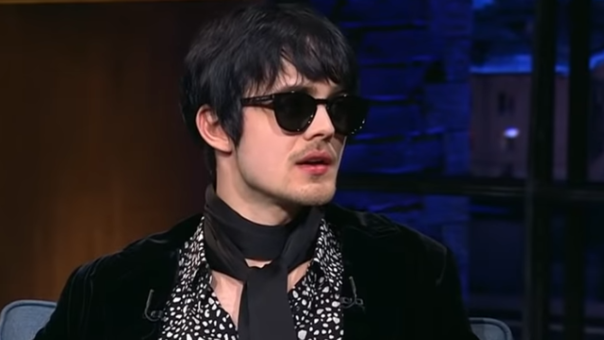 Солиста "Пошлой Молли" отпустили из полиции после задержания в Геленджике