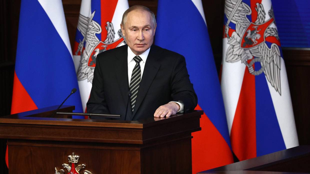 Кремль: Путин выразил озабоченность ситуацией в Донбассе на переговорах с Макроном