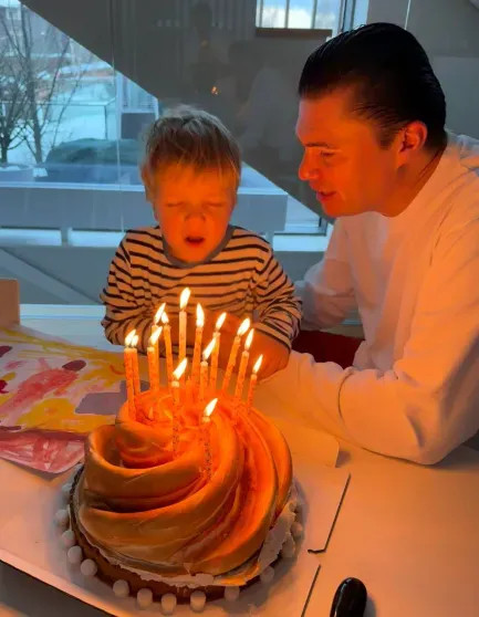 Соосновательница 12 Storeez Марина Голомаздина отпраздновала день рождения мужа — бизнесмена Роберта Нуретдинова Голомаздина, Марины, Роберт, видео, Storeez, Хохлов, Ирина, одежды, Нуретдинов, НуретдиновМарина, чтобы, ГоломаздинойКадр, которого, появился, Роберта, рождения, Марина, Иваном, вместе, Голомаздины