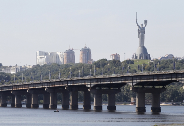 Обновленный меморандум Киева с МВФ требует разрешить "прослушку"