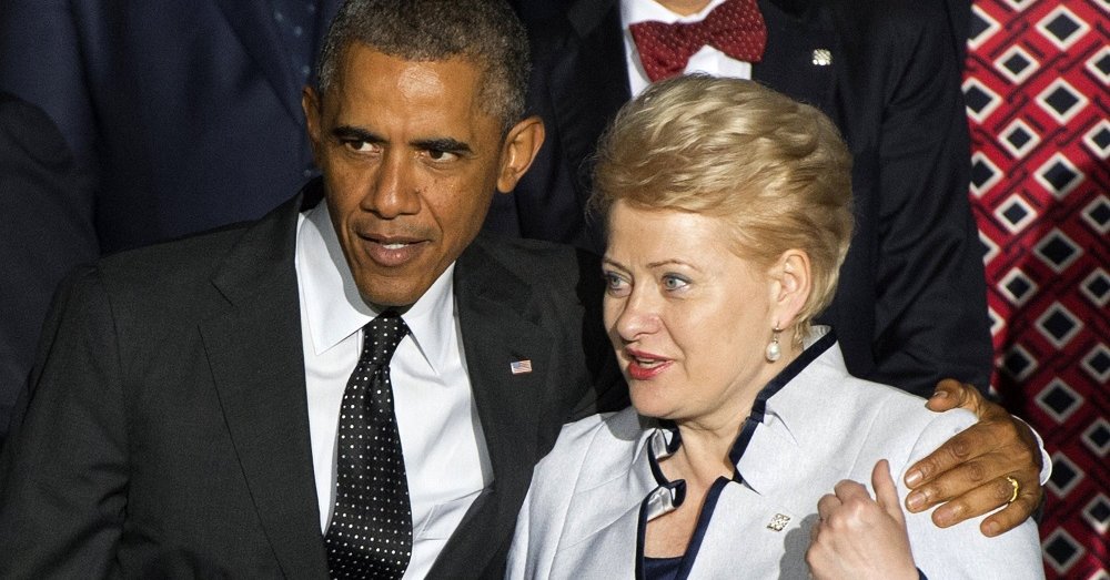 Barackas Obama apkabinęs Dalią Grybauskaitę