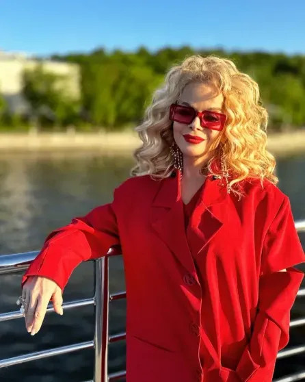 Лариса Долина