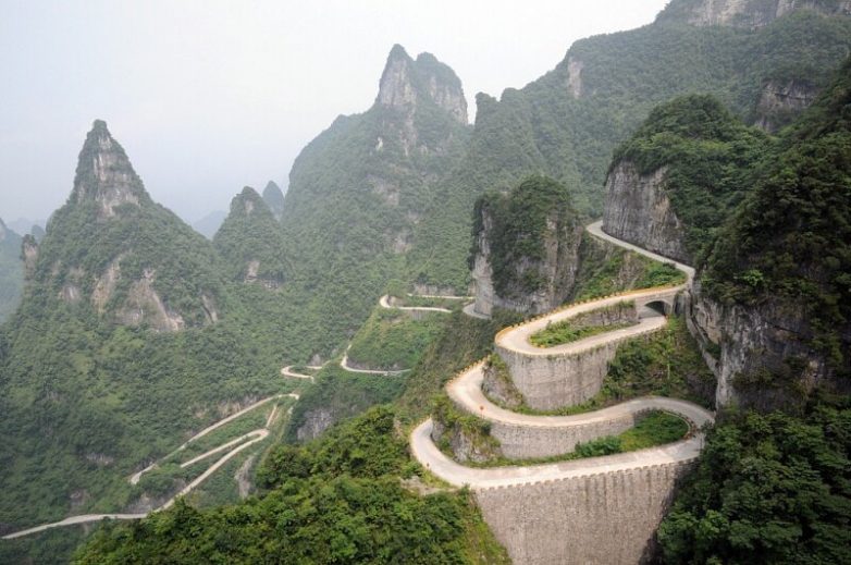 Путешествие по самой страшной канатной дороге в мире Тяньмэнь, дорога, также, метров, самая, вершины, составляет, поворотами, длиной, которая, около, Здесь, часть, тропы, Китае, результате, туристов, именно, «Небесные, можете