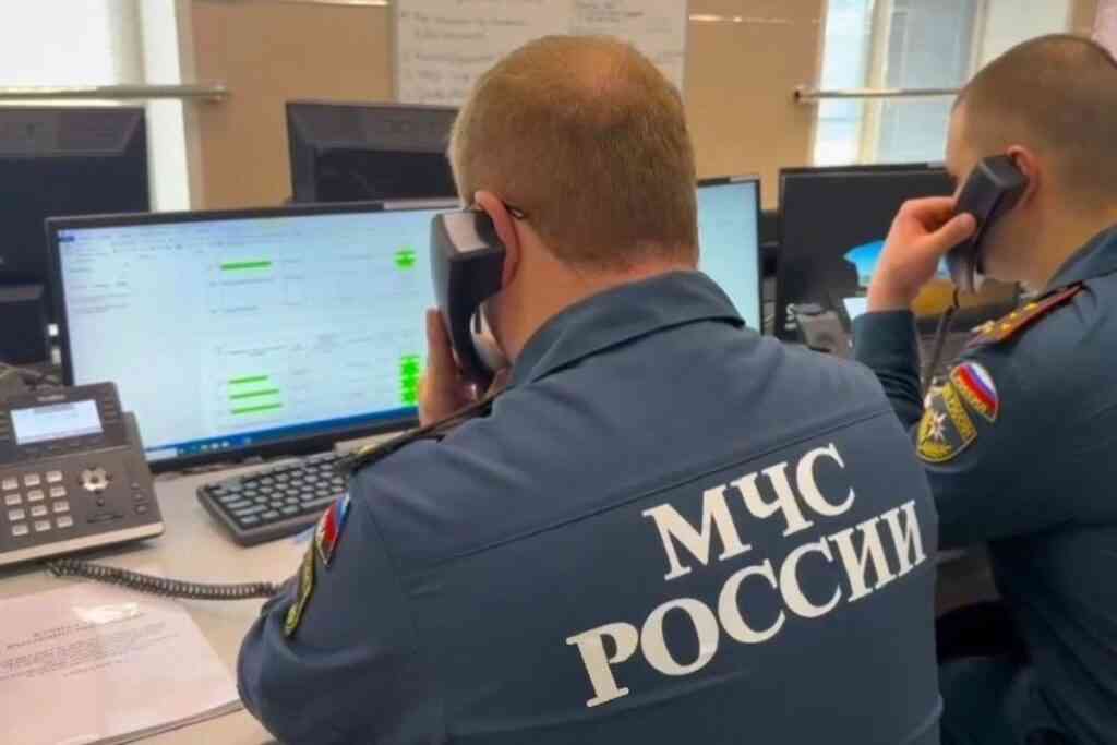 Восемь человек госпитализированы после обвала крыши цеха в Липецкой области