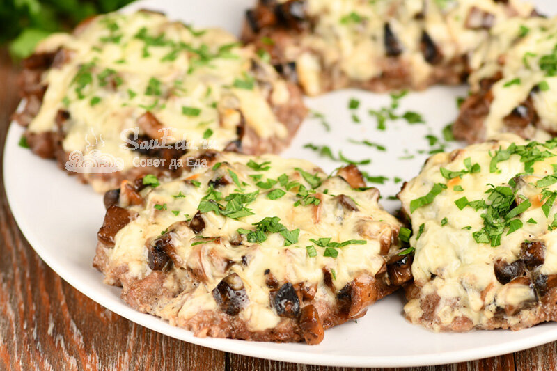 Просто дополняю фарш с грибами быстрым соусом и запекаю. Очень вкусное блюдо без сыра, майонеза и сметаны блюда из фарша,закуски