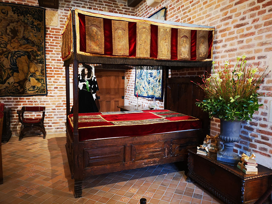 Замок Кло-Люсе Chateau Le Clos-Luce. Здесь жил Леонардо да Винчи. Замок Кло-Люсе Chateau Le Clos-Luce. Здесь жил Леонардо да Винчи. авиатур