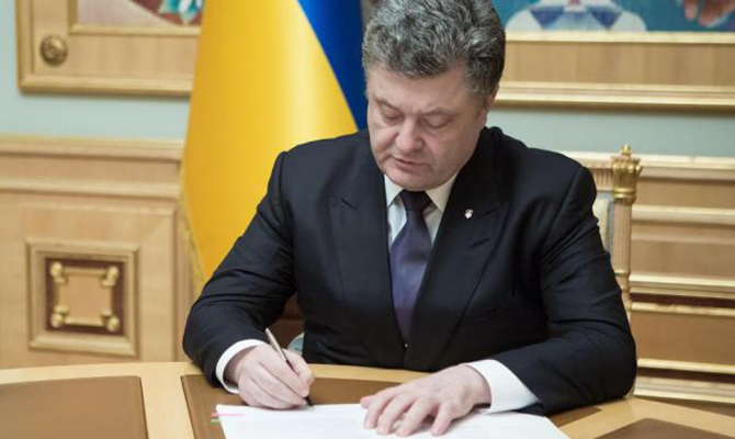 Порошенко дал украинское гражданство 155 сирийцам, 139 россиянам и одному беженцу из КНДР
