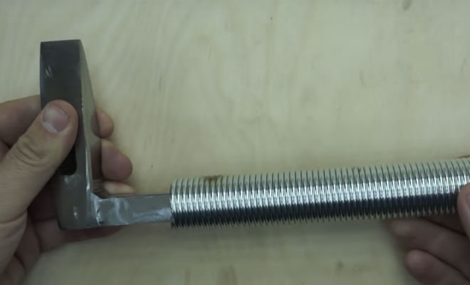 Молоток с ирокезом: секрет опытных мастеров Видео,инструмент,металл,молоток,молоток сварщика,Пространство