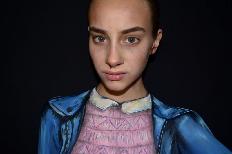 15-летняя девочка демонстрирует искусство грима и макияжа, до которого далеко многим взрослым