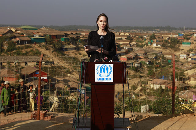 Анджелина Джоли прилетела в Бангладеш с гуманитарной миссией новости