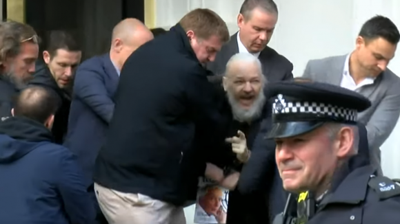 Суд Лондона отказал США в экстрадиции Ассанжа из-за здоровья обвиняемого