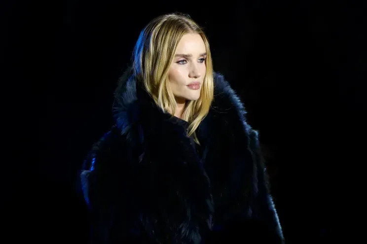 Рози Хантингтон-Уайтли и сын Виктории Бекхэм на подиуме, Джейсон Стэтхем и Кейт Мосс в зале на показе Burberry Лондоне, стали, также, Images, вручения, голливудские, многие, которой, гостями, BAFTA, наград, церемония, ЛоуПоппи, Миддлтон, состоялась, ХилтонАйрис, ЧангРанее, КеоганАлекса, ДелевиньБарри, звёзды