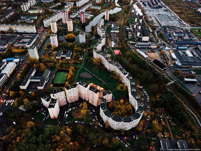 Удивительный дом-змея в Санкт-Петербурге Удивительный дом-змея в Санкт-Петербурге архитектура,ремонт и строительство