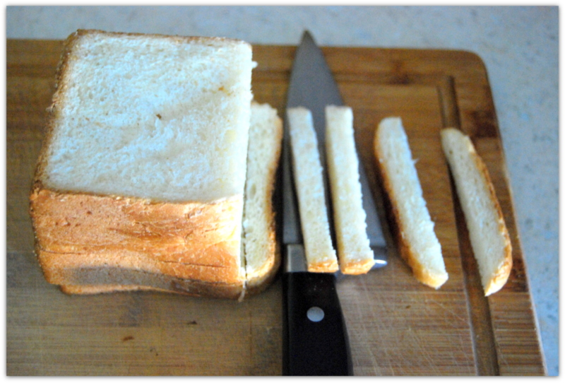 Из тостового хлеба на сковороде