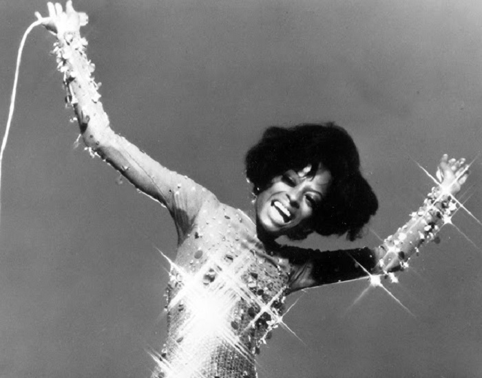 Популярная американская певица, автор песен, актриса, музыкальный продюсер, в 1960-х годах участница группы «The Supremes».