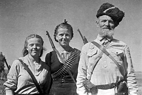 Лидия Демеш: за что немцы казнили 13-летнюю партизанку