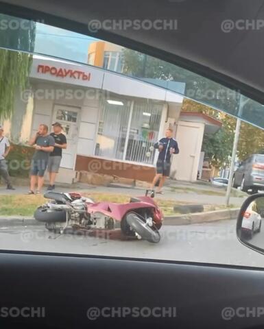 В Центральном районе Сочи сбили мотоциклиста ВИДЕО