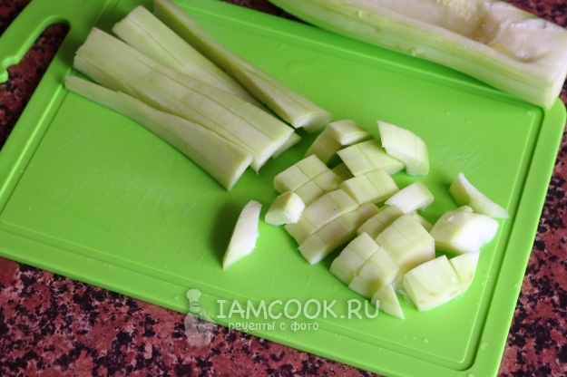 Порезать кабачки