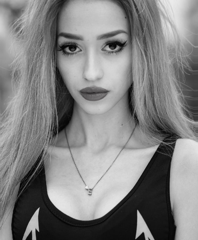 Топ-модель боится выходить из спальни уже полгода Топ-модель боится выходить из спальни уже полгода культура, мишель харди