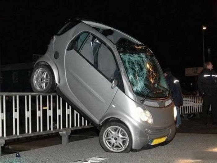 Приколы с женщинами за рулем (44 фото)