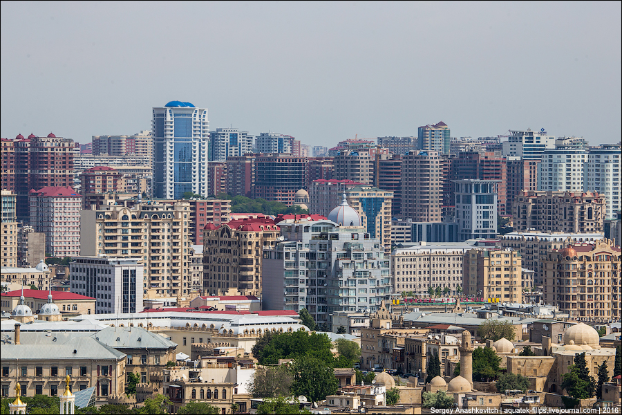 Баку изменился. Меняться домами в Азербайджане. Евразия фото города.