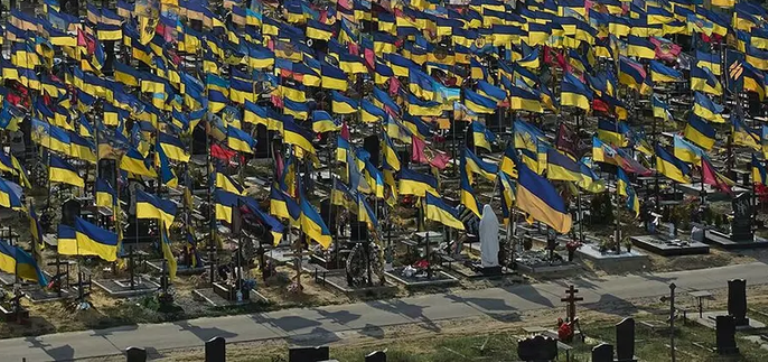 Добровольцев в украинской армии уже практически нет, поэтому пора гнать в бой молодёжь. Об...