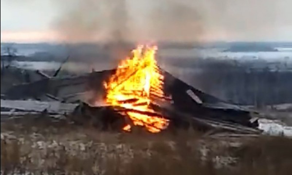 Священники РПЦ сожгли 150-летнюю деревянную церковь в Нижегородской области