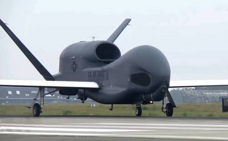 Американский дрон устроил новогоднюю разведку по всей длине западной границы РФ