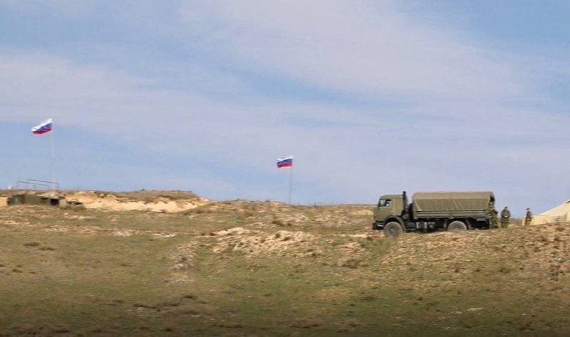 Средство от нападения: Военные с флагами РФ появились на армяно-карабахской границе