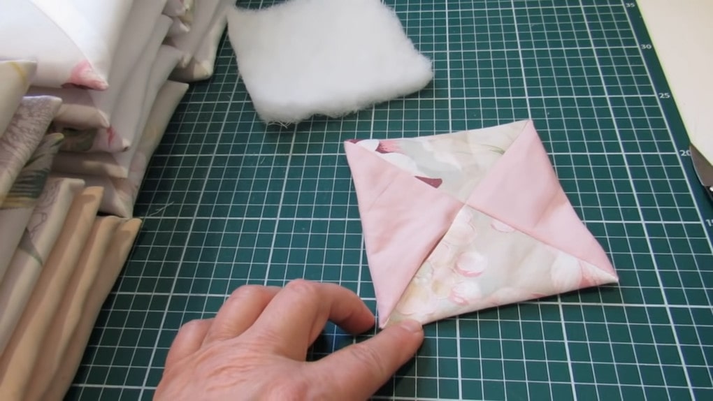 Эффектное одеяло в рязанском стиле из квадратных лоскутков