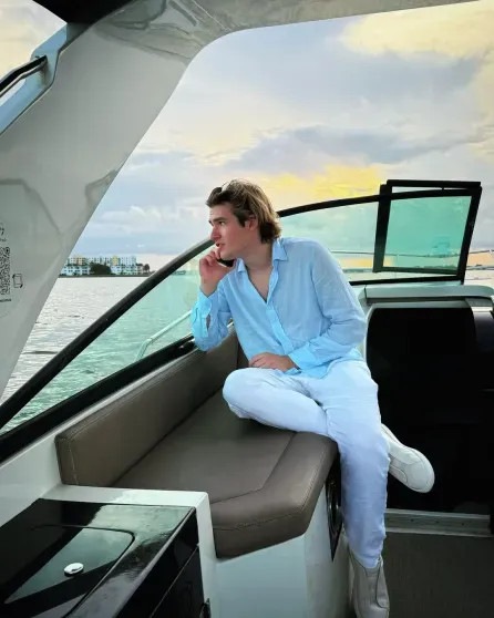 20-летнюю экс-невесту Григория Лепса Аврору Кибу заподозрили в новом романе — с сыном Ирины Дубцовой Артём, Аврора, соцсетях, хорошо, после, только, Дубцовой, ЧерницынАртём, Черницын, Худякова, вечеринке, Бывшая, ХудяковаАртём, ЧерницынО, расставании, окруженииТоня, Лепсом, который, старше, студентка