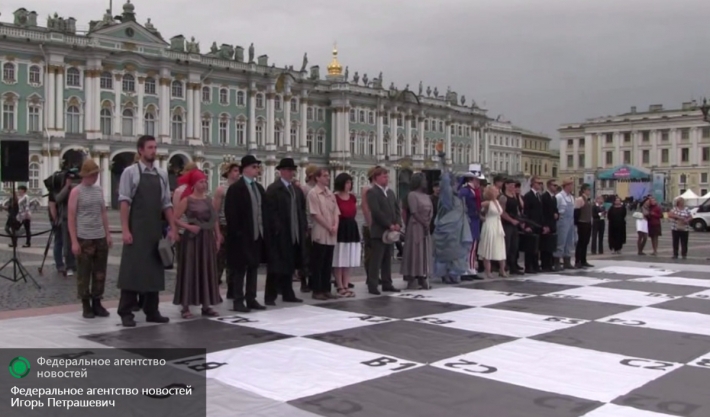 Живые шахматы на Дворцовой: Россия против США. ФАН-ТВ