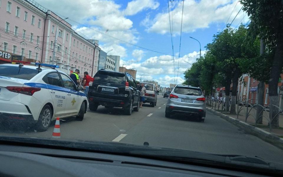 В центре Рязани произошла массовая авария с пострадавшей