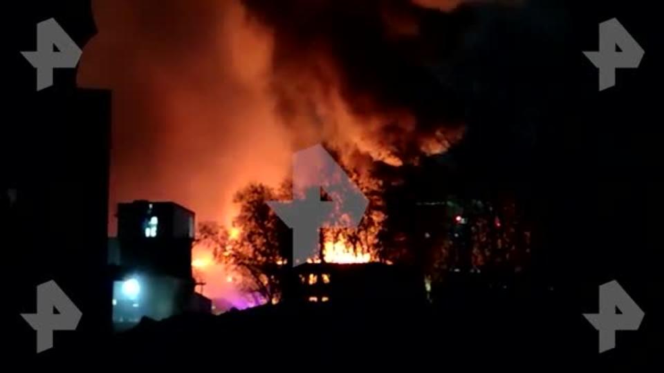 Поезд выслали на место пожара на заводе 