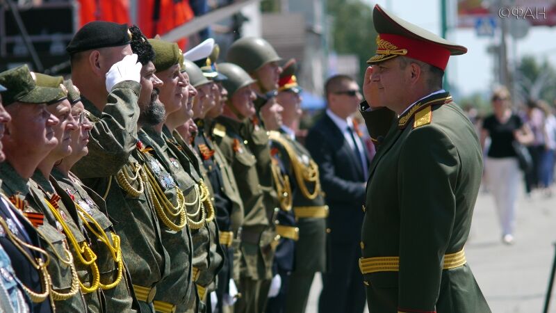 Парад в честь 75-й годовщины Победы прошел в Луганске