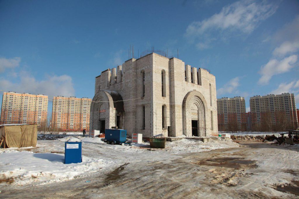 Храм на люберецких полях. Храм Покрова Пресвятой Богородицы на люберецких полях. Храм Покрова Пресвятой Богородицы в Некрасовке. Годы строительства храма Покрова Пресвятой Богородицы в Некрасовке. Строящийся храм в Люботино Украина.