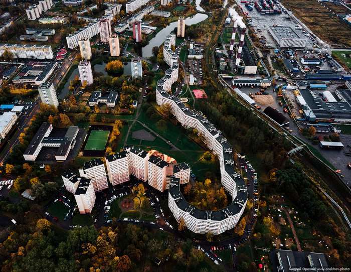Удивительный дом-змея в Санкт-Петербурге Удивительный дом-змея в Санкт-Петербурге архитектура,ремонт и строительство