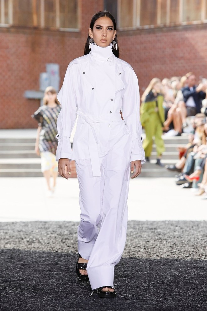 Косынки из кожи, которые все будут носить весной, — на показе 3.1 Phillip Lim Косынки из кожи, которые все будут носить весной, — на показе 3.1 Phillip Lim лучшее,мода,модные советы,Наряды