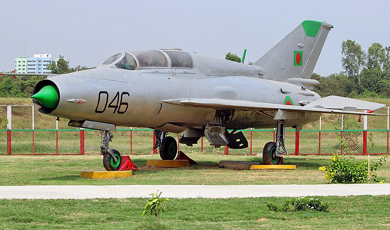МиГ-21 в национальном Музее Бангладеш. Самолет здесь чтут как героя Освободительной войны. Фото Вики