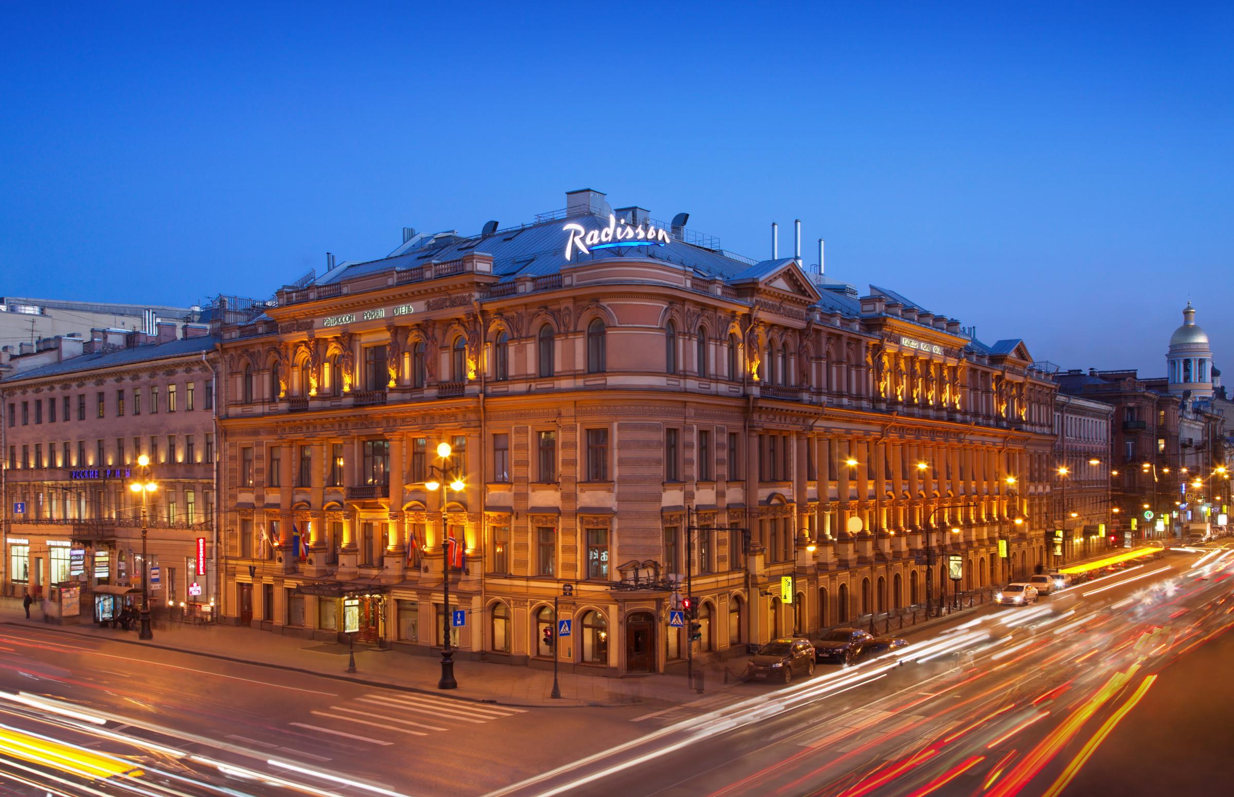 Cosmos saint petersburg nevsky royal hotel. Рэдиссон Роял отель Санкт-Петербург.