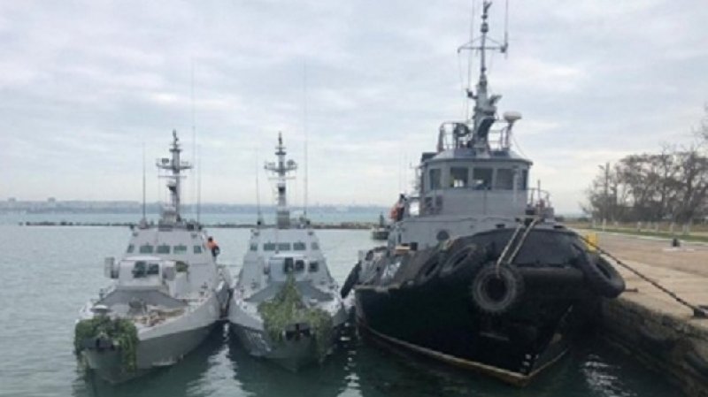 Задержанные суда ВМСУ в Керчи