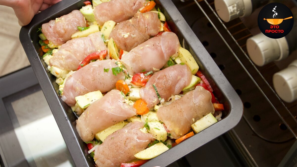Даже из самого сухого филе готовлю сочные рулетики с начинкой, да ещё и на овощной "подушке" блюда из курицы,овощные блюда