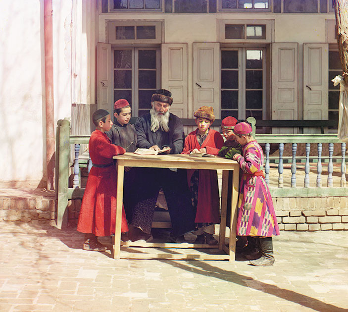 Группа еврейских мальчиков с учителем. Самарканд. 1907 год 