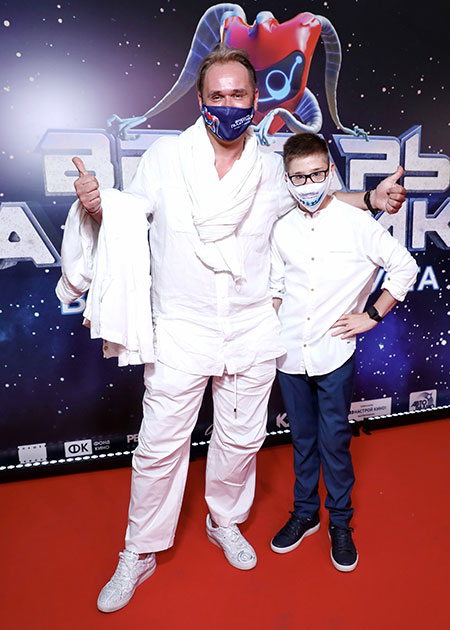 Александр Петров и Стася Милославская, Джаник Файзиев и Светлана Иванова и другие на премьере фильма "Вратарь галактики" Александр Петров и Стася Милославская, Джаник Файзиев и Светлана Иванова и другие на премьере фильма "Вратарь галактики" Звезды,Красная дорожка