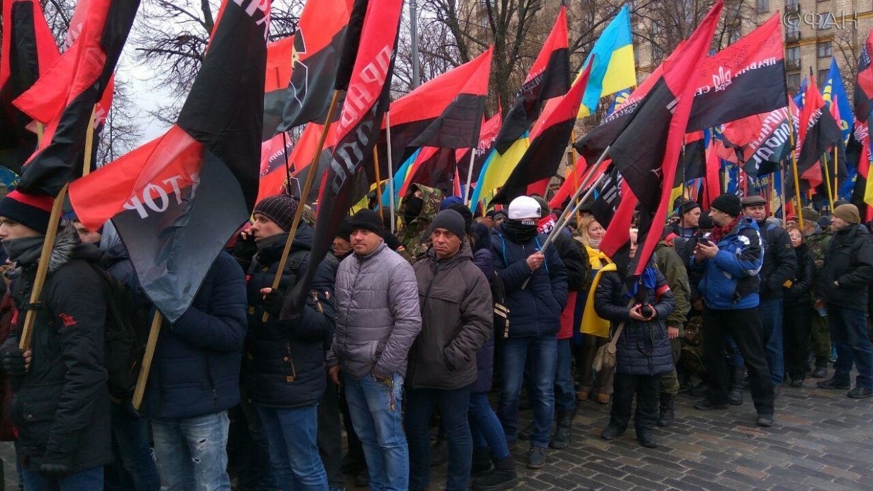 Около правого. Долой оккупантов народные Мстители. Украинские майданщики долой Россию. Киевская власть. Народный отпор.