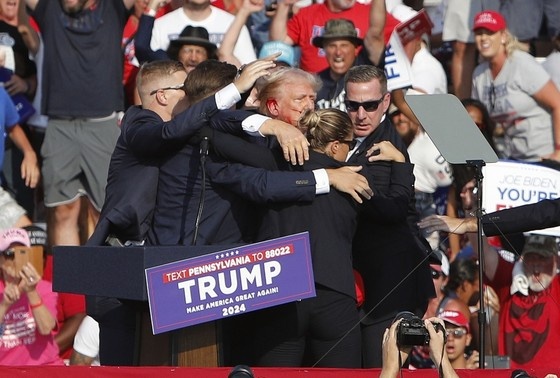    На экс-президента США Дональда Трампа совершено покушение во время предвыборного митинга в штате Пенсильвания