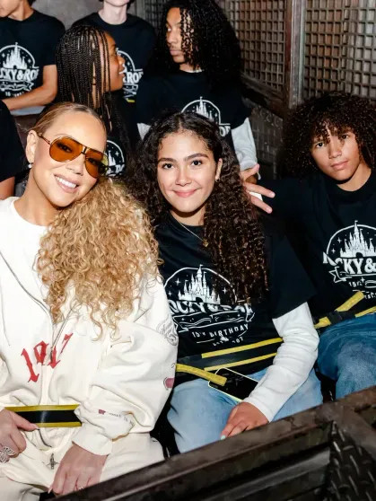 Мэрайя Кэри показала сына и дочь в день их 15-летия рождения, детей, детьмиМэрайя, Мэрайи, КэриДень, этого, Однако, через, несколько, танцором, распалась, После, певицы, течение, нескольких, роман, полгода, встречаться, месяцев, Мэрайя