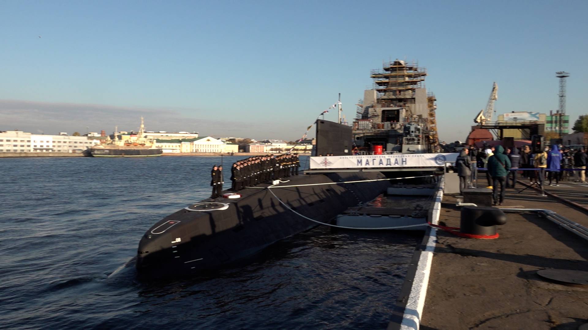 В Петербурге спустили на воду дизель-электрическую подводную лодку «Магадан»