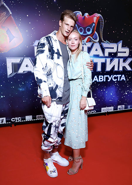 Александр Петров и Стася Милославская, Джаник Файзиев и Светлана Иванова и другие на премьере фильма "Вратарь галактики" Александр Петров и Стася Милославская, Джаник Файзиев и Светлана Иванова и другие на премьере фильма "Вратарь галактики" Звезды,Красная дорожка